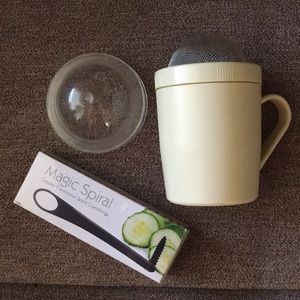 Pampered Chef Flour Sugar Shaker & Magic Spiral